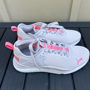 Women’s Puma size 7.5